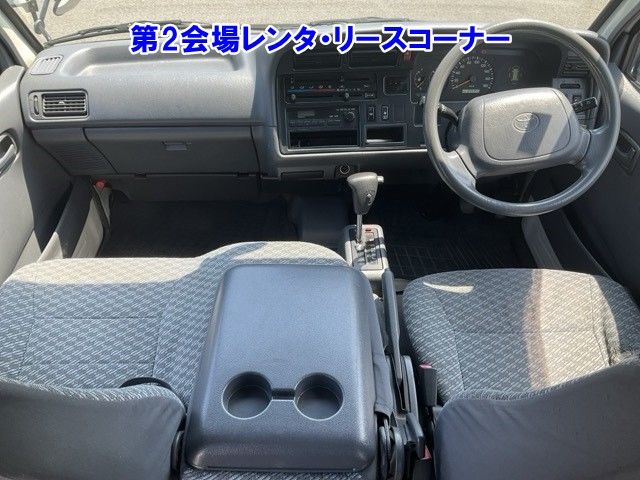 2004 Toyota Hiace 4WD クルマイスイドウシャ auction photo 3
