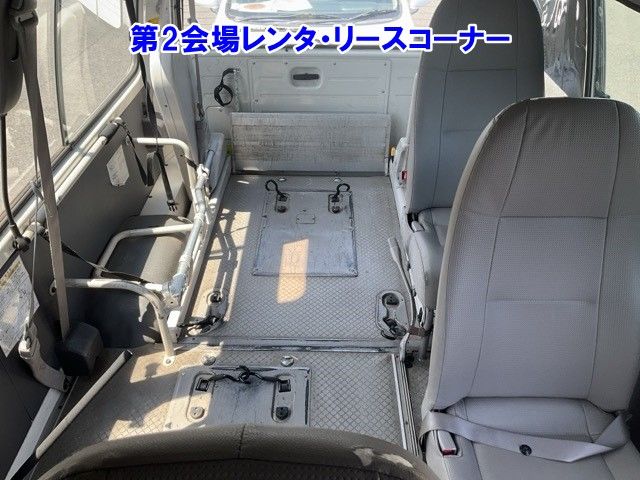 2004 Toyota Hiace 4WD クルマイスイドウシャ auction photo 8