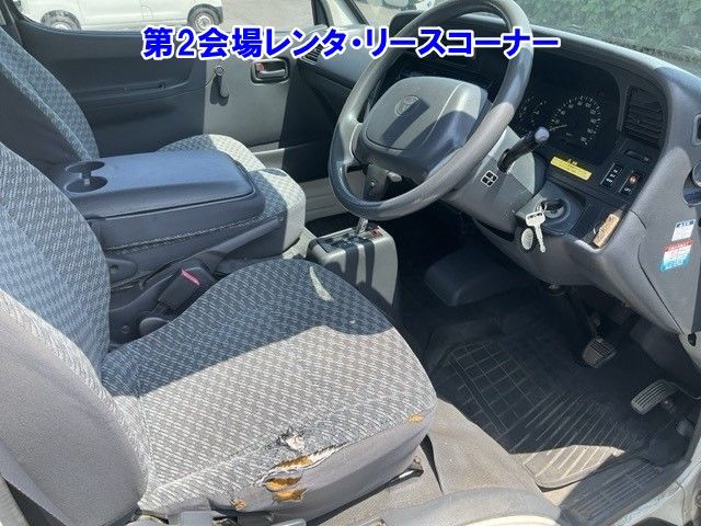 2004 Toyota Hiace 4WD クルマイスイドウシャ auction photo 5
