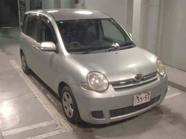 2009 Toyota Sienta X LTD Japan auction vehicle