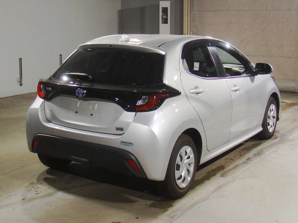 2021 Toyota Yaris ハイブリッドG auction photo 2
