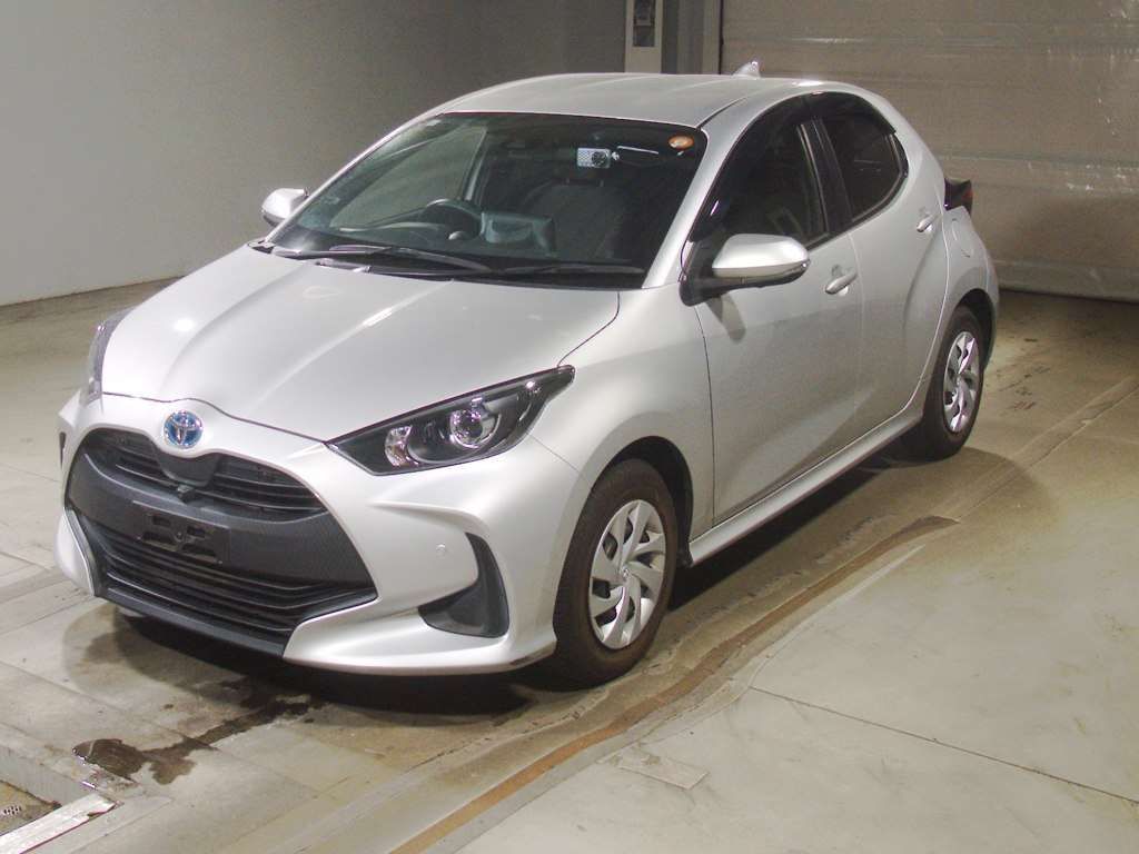 Japan Auction Vehicles 4 2021 Toyota Yaris ハイブリッドG auction photo