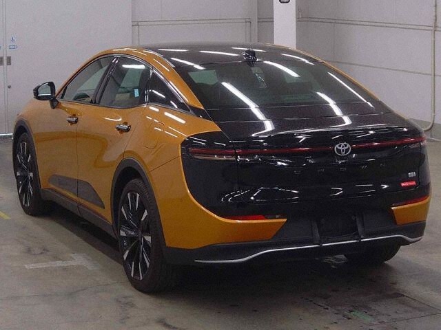 2022 Toyota Crown Crossover RSアドバンスド 4WD auction photo 2