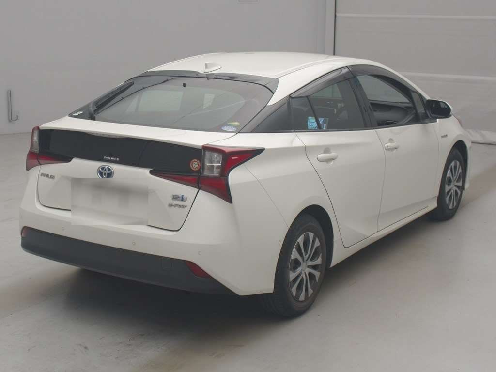 2019 Toyota Prius A 4WD auction photo 2