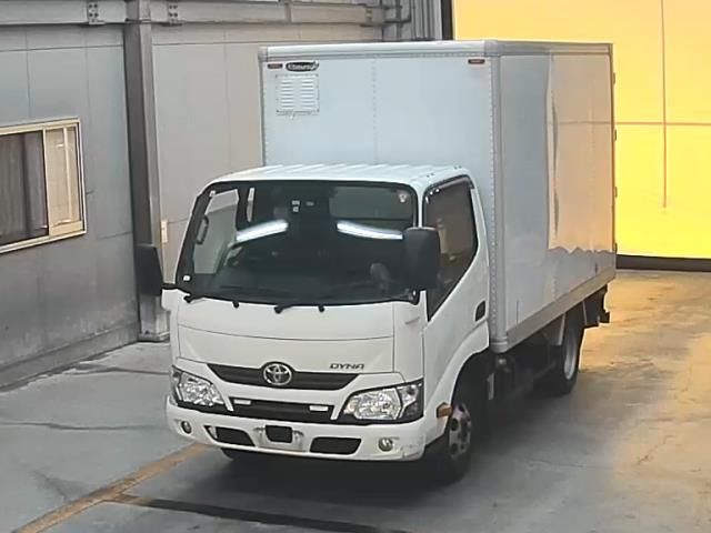 Japan Auction Vehicles 10 2017 Toyota Dyna Van auction photo