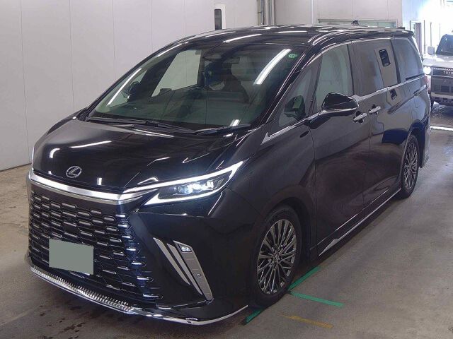 2024 Lexus LM LM500H Version L 4WD auction photo 4