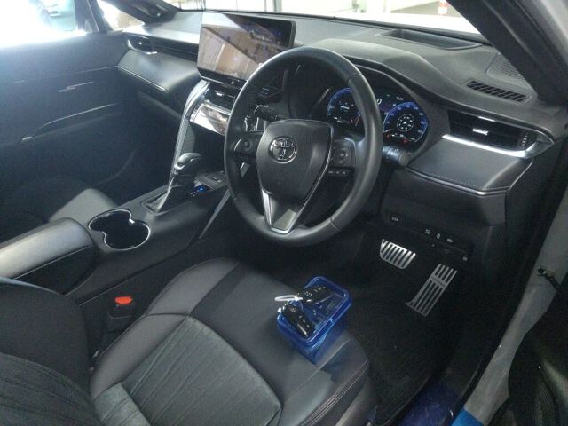 2024 Toyota Harrier Z auction photo 3
