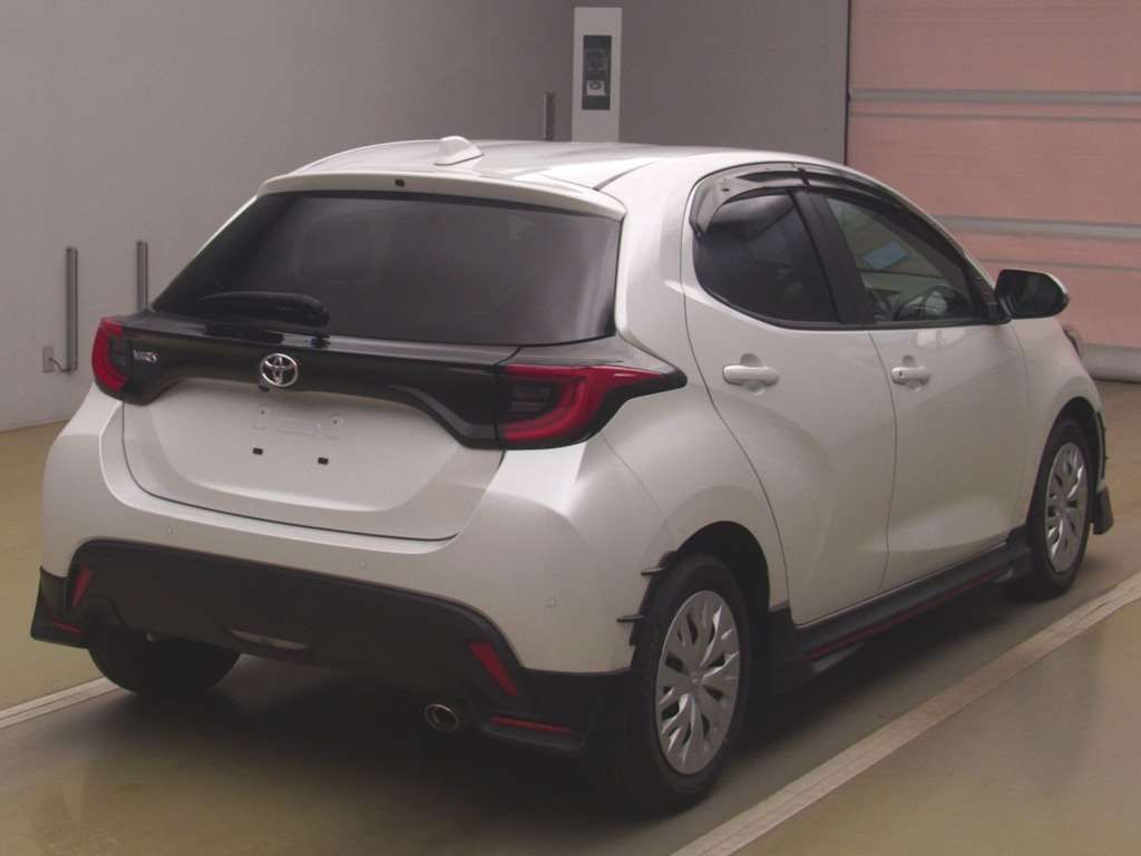 2023 Toyota Yaris G auction photo 2