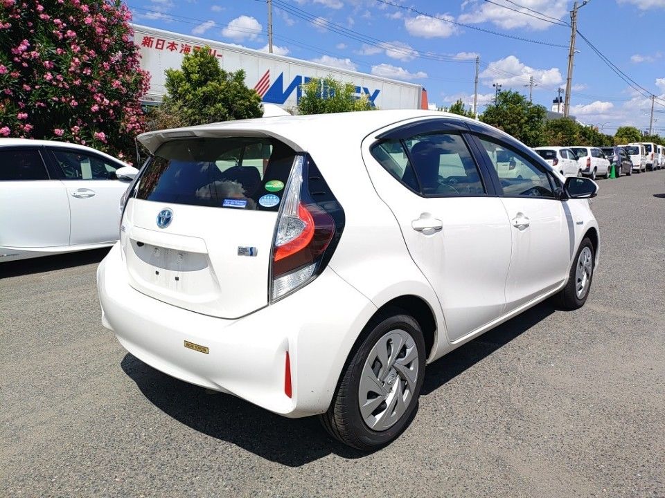 2020 Toyota Aqua auction photo 2