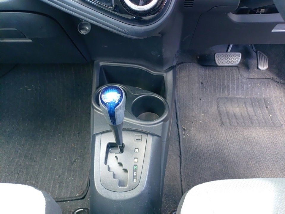 2020 Toyota Aqua auction photo 12