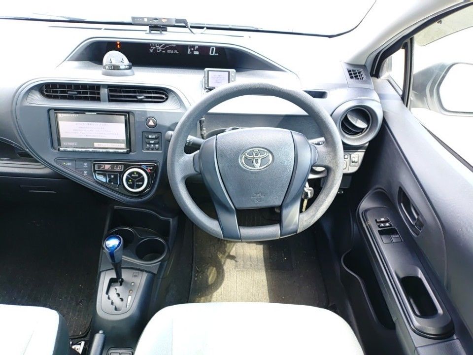 2020 Toyota Aqua auction photo 3
