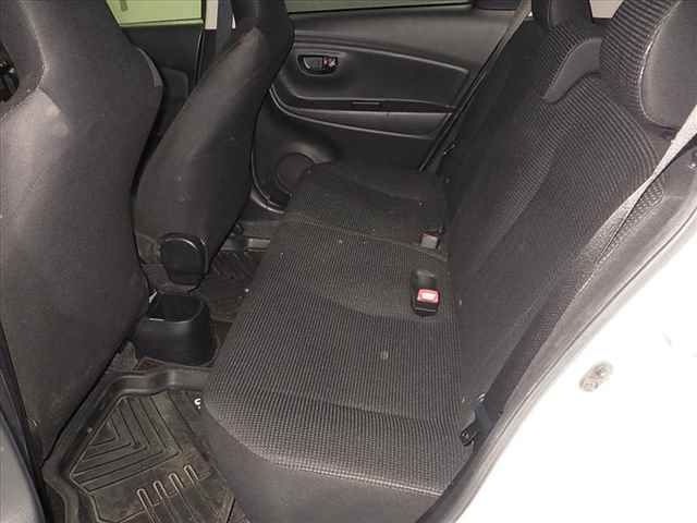 2017 Toyota Vitz F auction photo 6