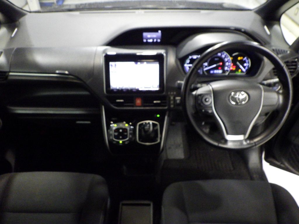 2015 Toyota Esquire Hybrid Xi auction photo 3