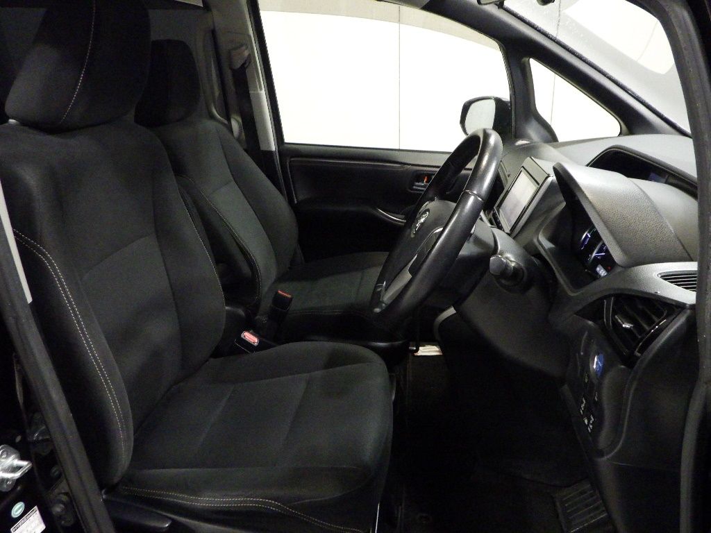 2015 Toyota Esquire Hybrid Xi auction photo 6