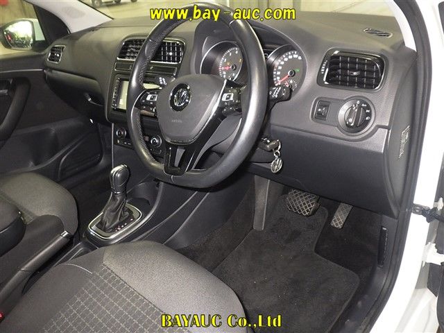 2015 Volkswagen VW ポロ TSIコンフォートラインアップグレー auction photo 3