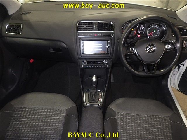 2015 Volkswagen VW ポロ TSIコンフォートラインアップグレー auction photo 6
