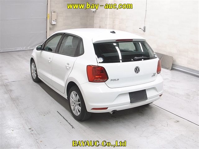 2015 Volkswagen VW ポロ TSIコンフォートラインアップグレー auction photo 2