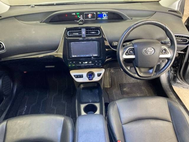 2016 Toyota Prius Sツーリングセレクション auction photo 2