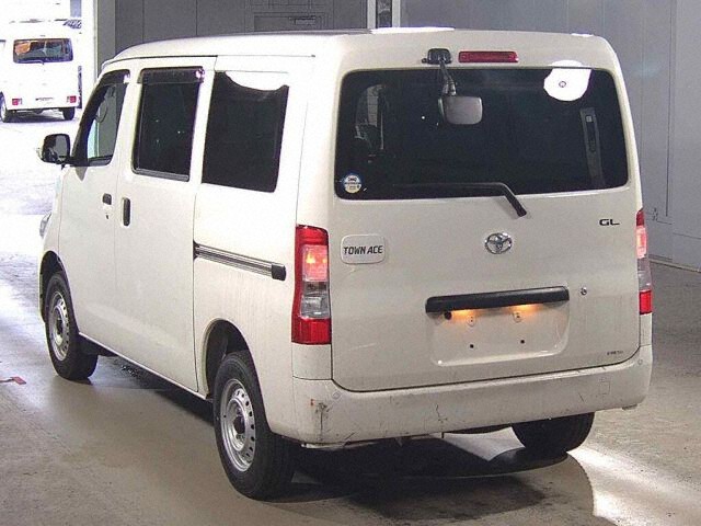 2022 Toyota TownAce Van GL auction photo 2