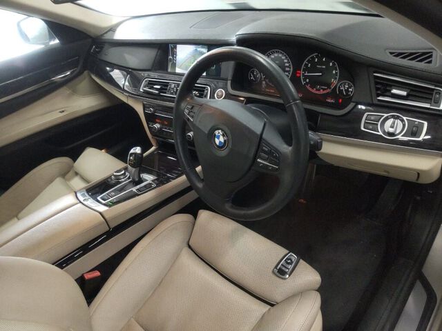 2010 BMW 7 Series 740I auction photo 3