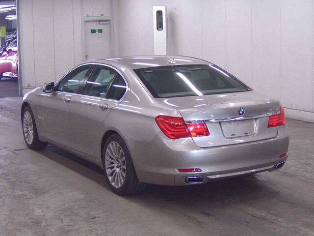 2010 BMW 7 Series 740I auction photo 2