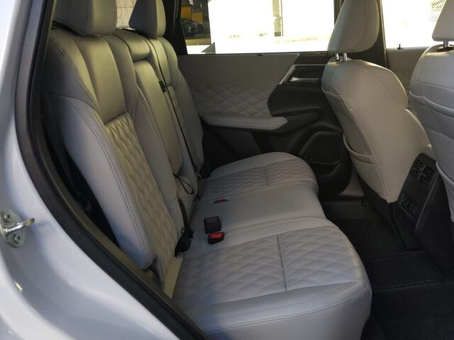 2022 Mitsubishi Outlander PHEV P 4WD auction photo 6