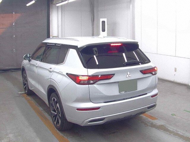 2022 Mitsubishi Outlander PHEV P 4WD auction photo 2