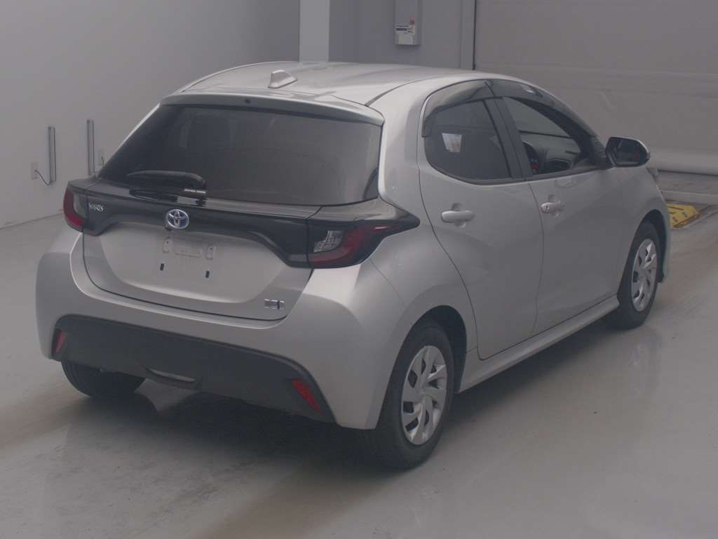 2021 Toyota Yaris ハイブリッドX auction photo 2