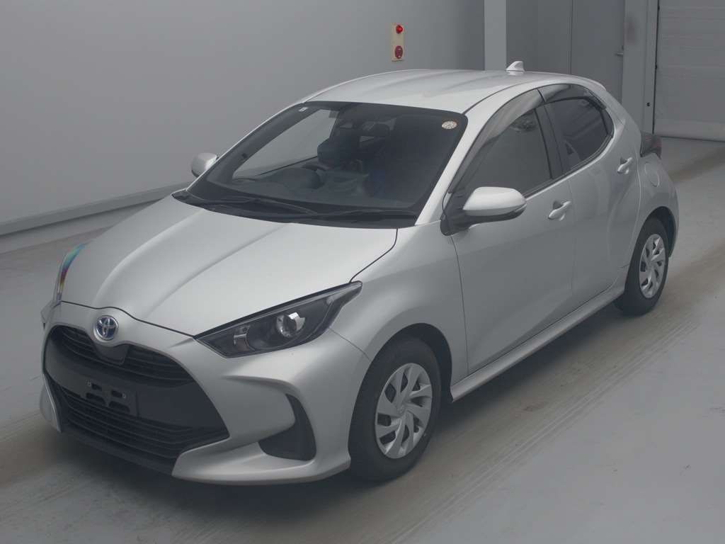 Japan Auction Vehicles 4 2021 Toyota Yaris ハイブリッドX auction photo