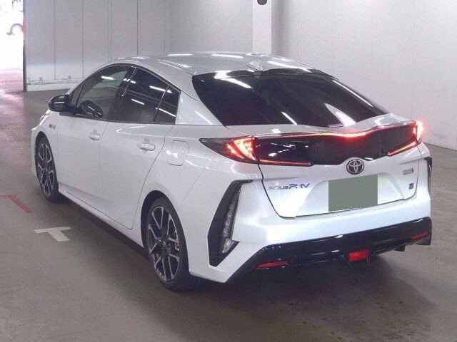 2021 Toyota Prius PHEV S GR Sport auction photo 2