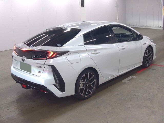 2021 Toyota Prius PHEV S GR Sport auction photo 5