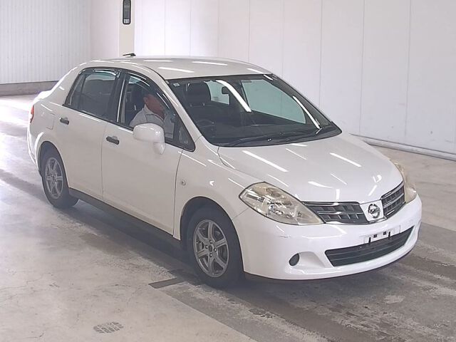 2011 Nissan ティーダラティオ 15B Japan auction vehicle