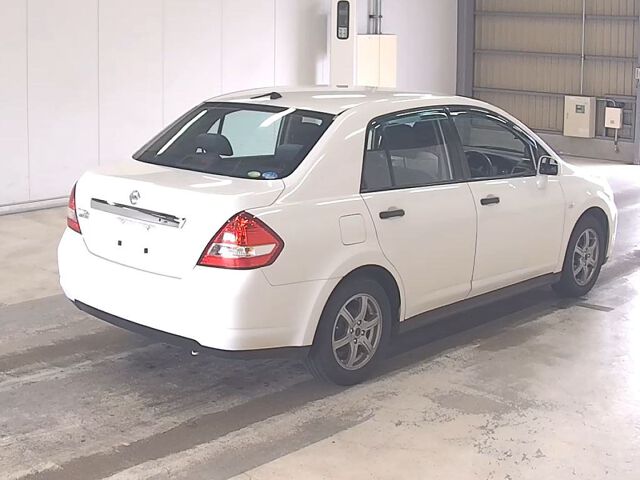 2011 Nissan ティーダラティオ 15B auction photo 5