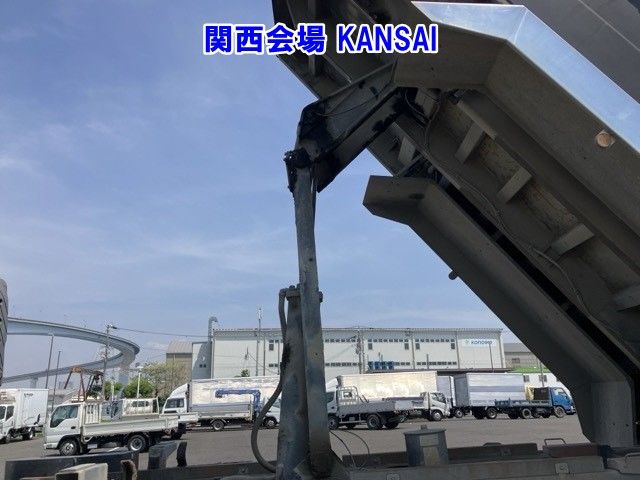 2007 Isuzu Giga dump auction photo 20