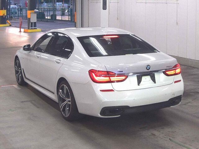 2018 BMW 7 Series 740D XDR M Sport 4WD auction photo 2