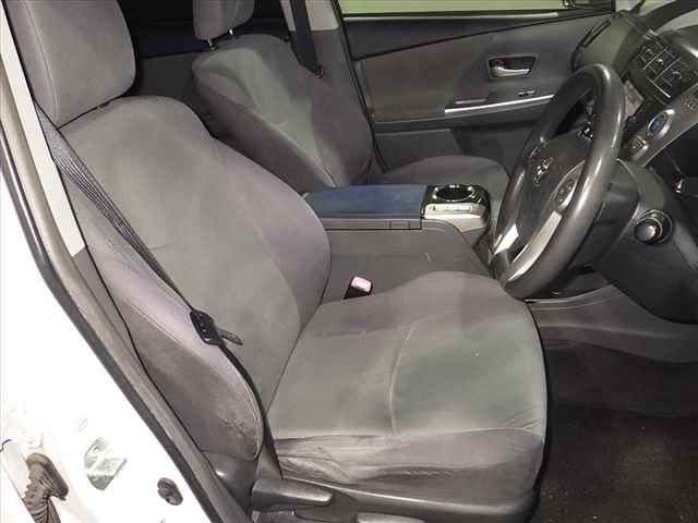 2013 Toyota Prius Alpha S auction photo 9