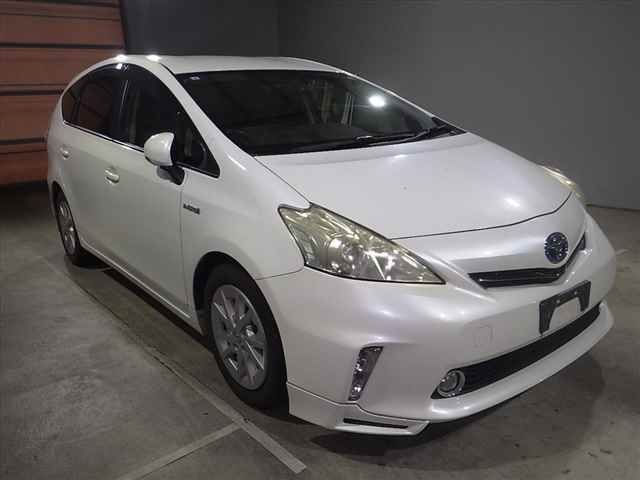 2013 Toyota Prius Alpha S auction photo 3