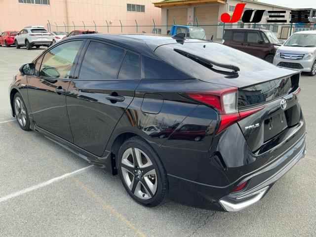 2020 Toyota Prius Sツーリングセレクション auction photo 2