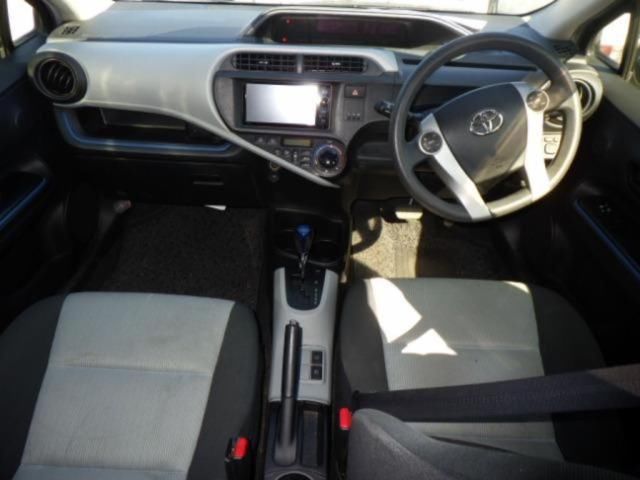 2014 Toyota Aqua S auction photo 3