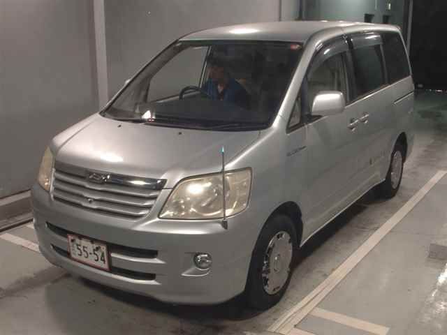 2004 Toyota Noah Xエルセオエディション auction photo 4