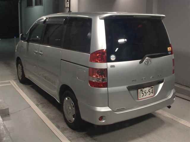 2004 Toyota Noah Xエルセオエディション auction photo 2