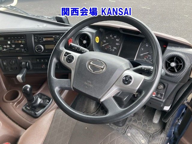 2019 Hino Profia アルミウイング auction photo 4