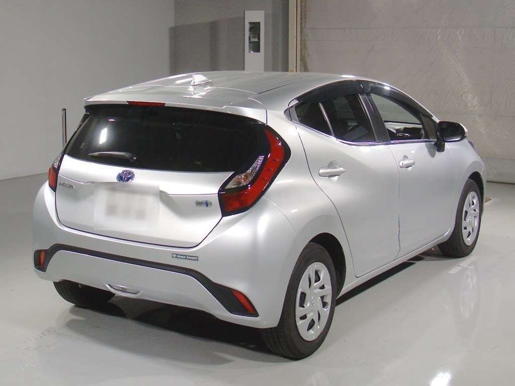 2021 Toyota Aqua X auction photo 2