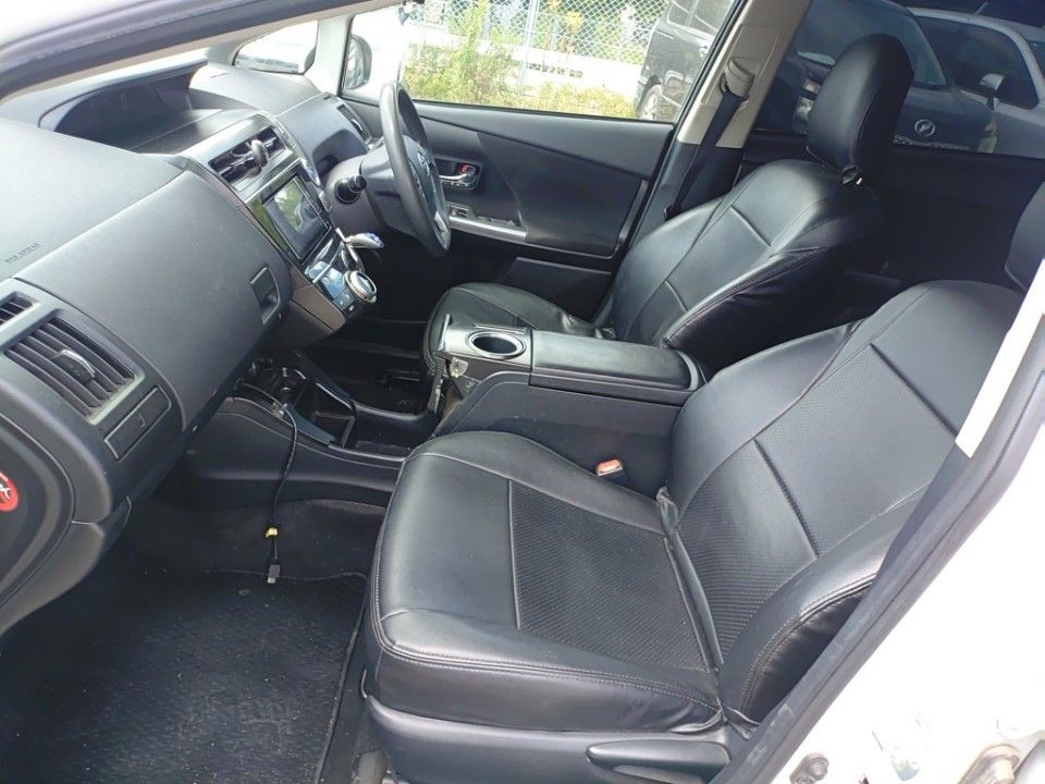 2019 Toyota プリウス α auction photo 16