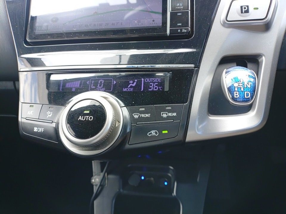 2019 Toyota プリウス α auction photo 12