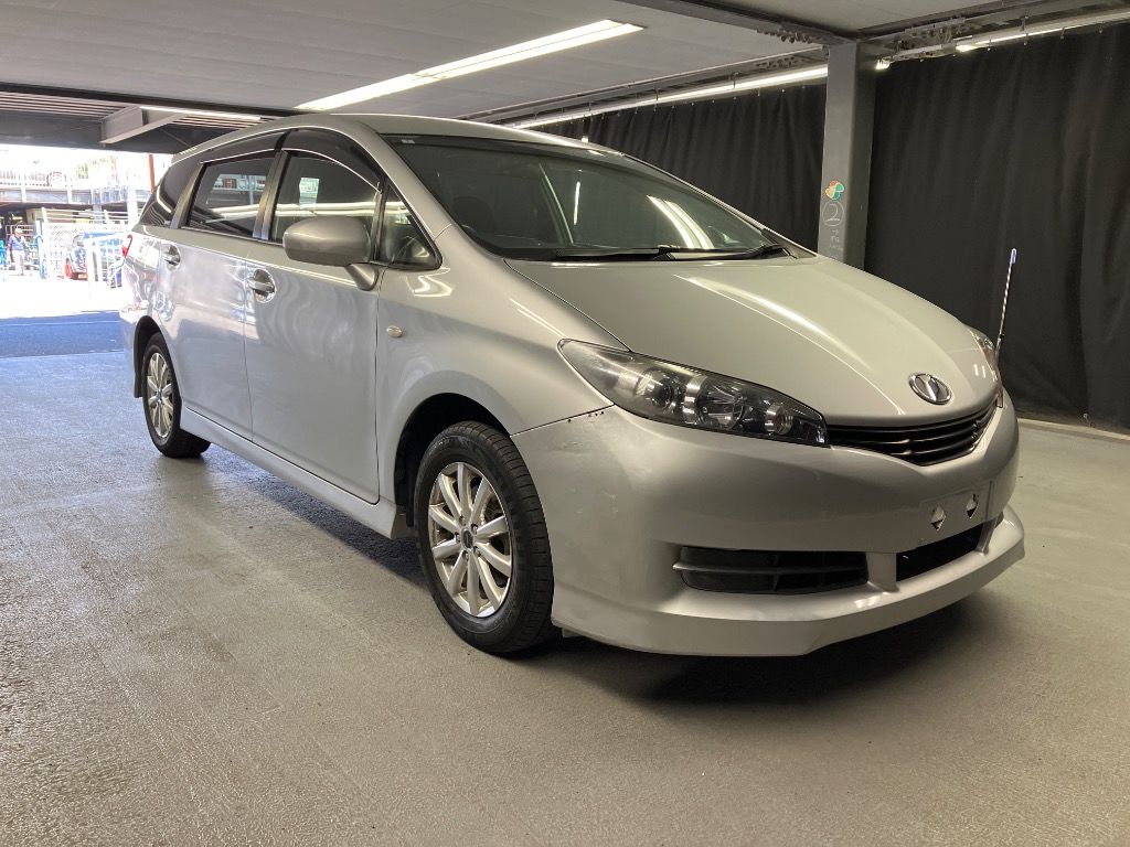 Japan Auction Vehicles 7 2012 Toyota Wish 1.8X HID Selection auction photo