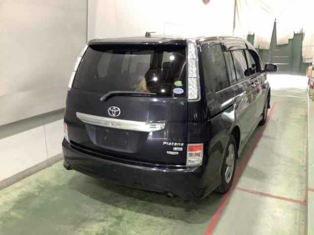 2013 Toyota Isis 4WD プラタナ auction photo 2