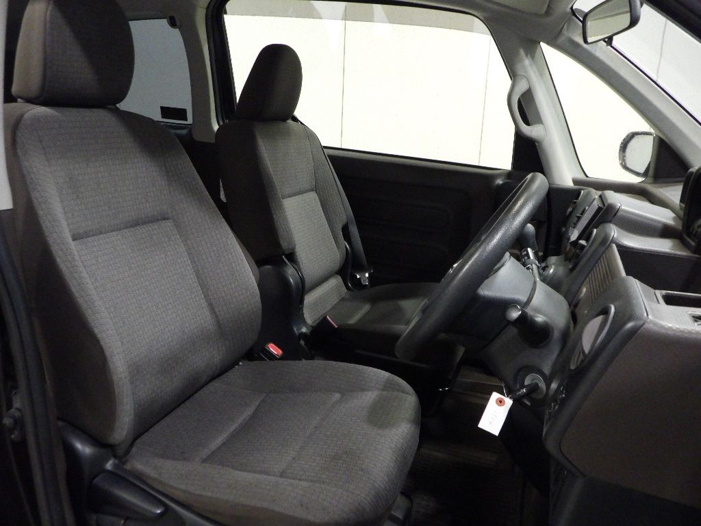 2016 Toyota Spade X auction photo 6