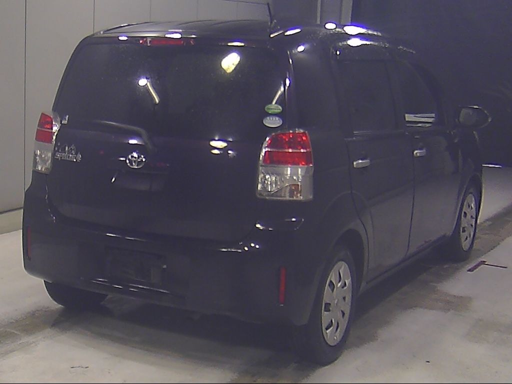 2016 Toyota Spade X auction photo 2