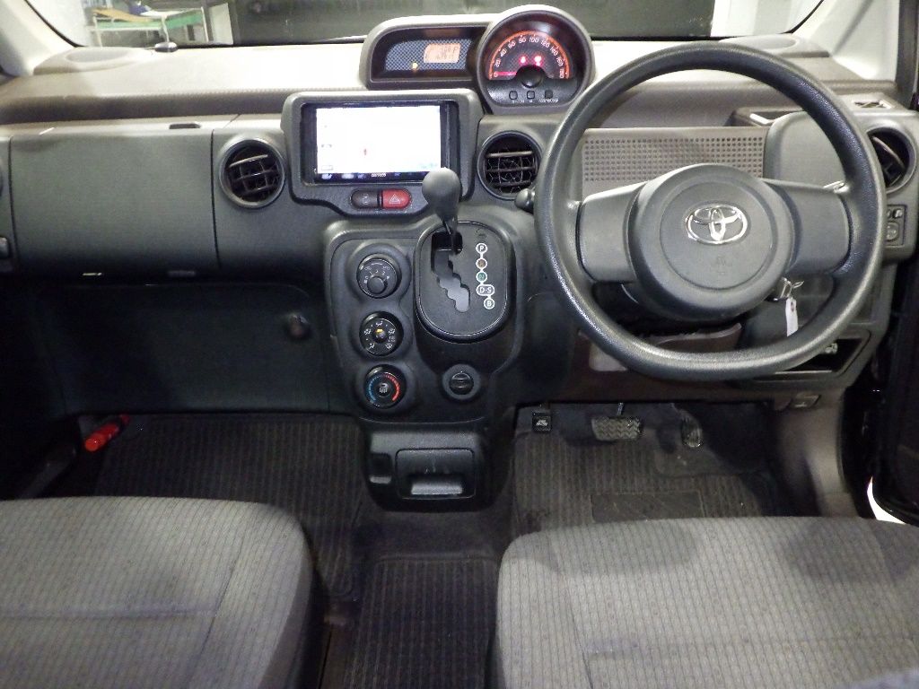 2016 Toyota Spade X auction photo 3
